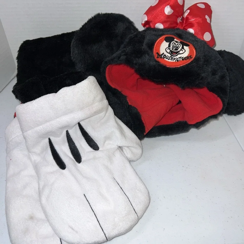 Disney Parks Minnie Mouse Mickey Mouseketeers Faux‎ Fur Hat w/ Scarf Mittens NWT